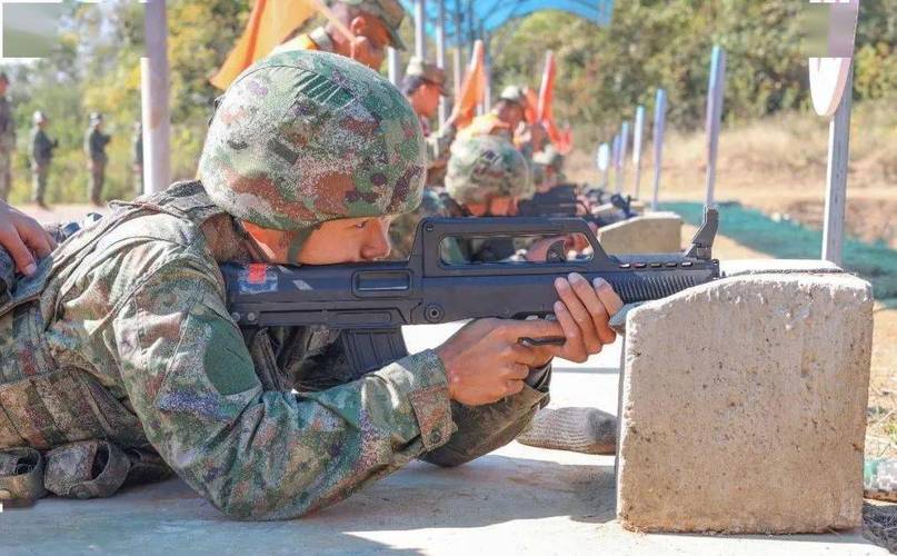 95式正确姿势,95式正确持枪姿势